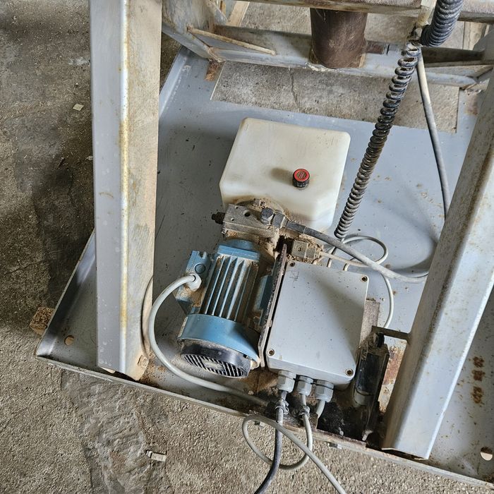 хидравлична рампа дължина 1000мм.ширина 800мм.височина 1150мм.