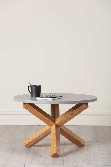 Кръгла маса 70 см, крака от естествен дъб и боядисан плот в сив цвят