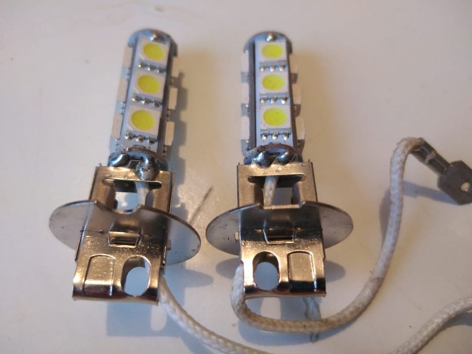 LED лампочка H3 12 V.