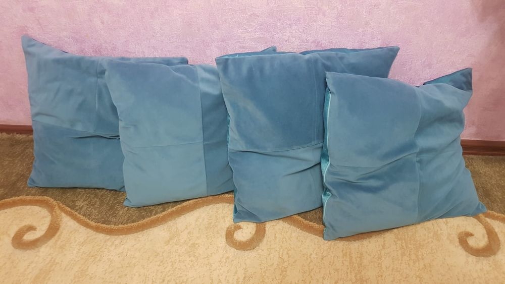 Бирюзовые шторы бархатные с подушками