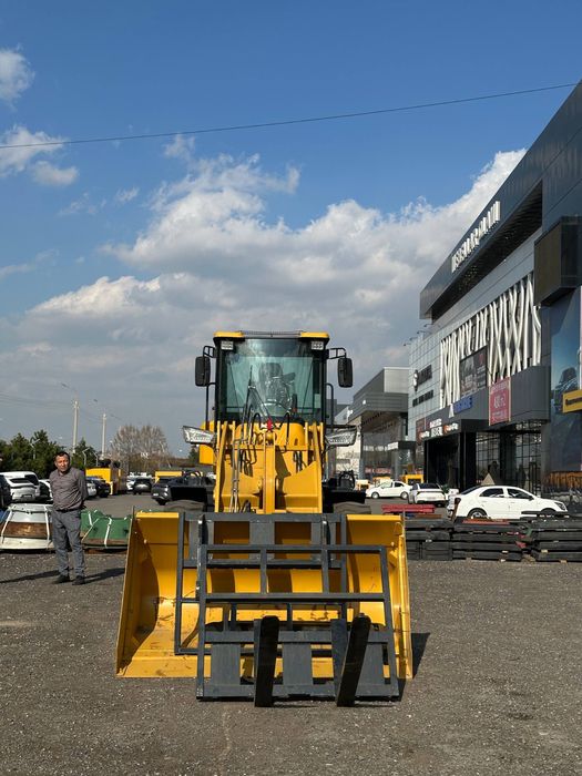 Погрузчик фронтальный