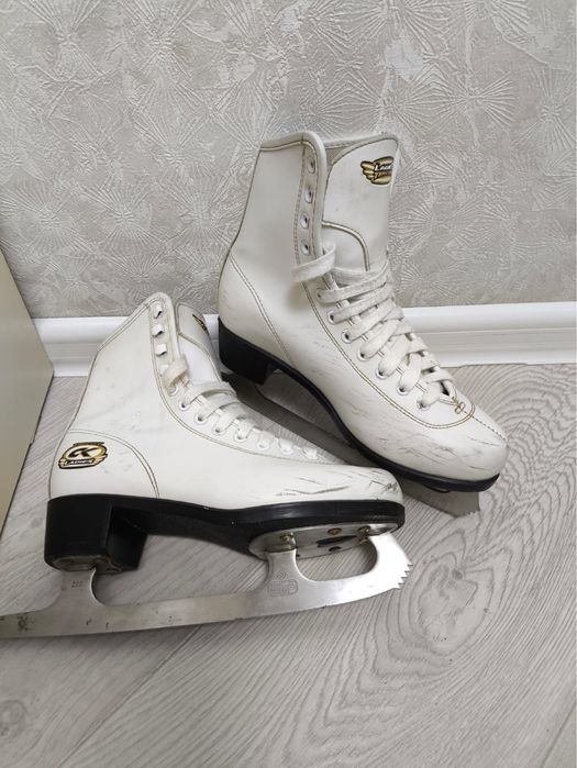 Женские фигурные коньки