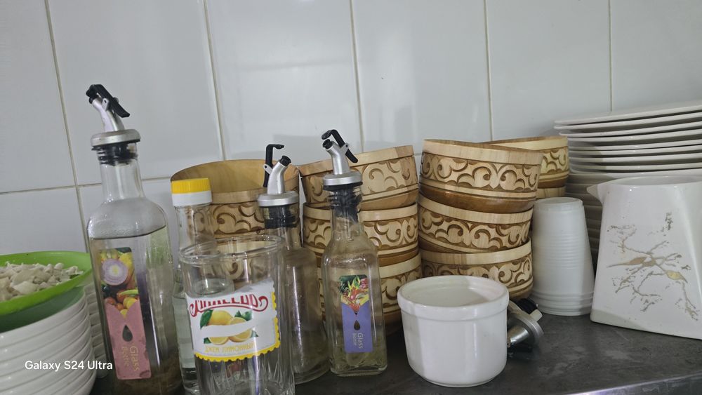 Продаётся посуду и газ плитка для кафе,ресторан