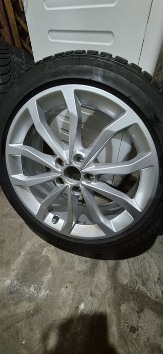 Jante originale Audi  18"

Diametru 18"

Et 39, 7.5j,