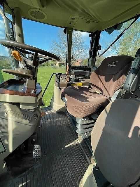 Tractor J Deere 6120 cu incärcätor