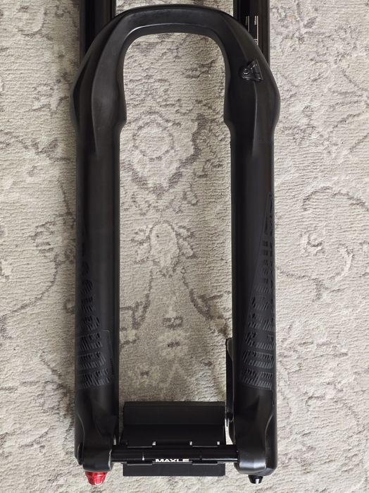 Вилка Rockshox Yari RC 27.5
