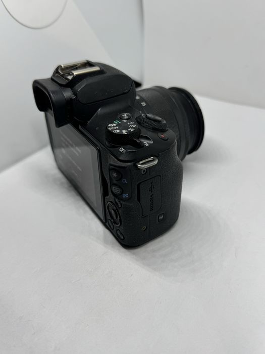 Фотоапарат mirrorless Canon EOS M50, 24.1 MP, 4K, Wi-Fi   БЕЗОГЛЕДАЛЕН