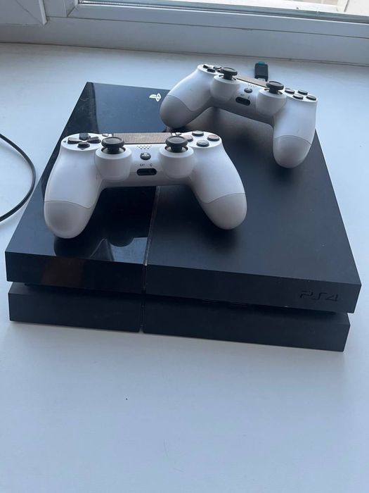 playstation 4 с двумя джойстиками