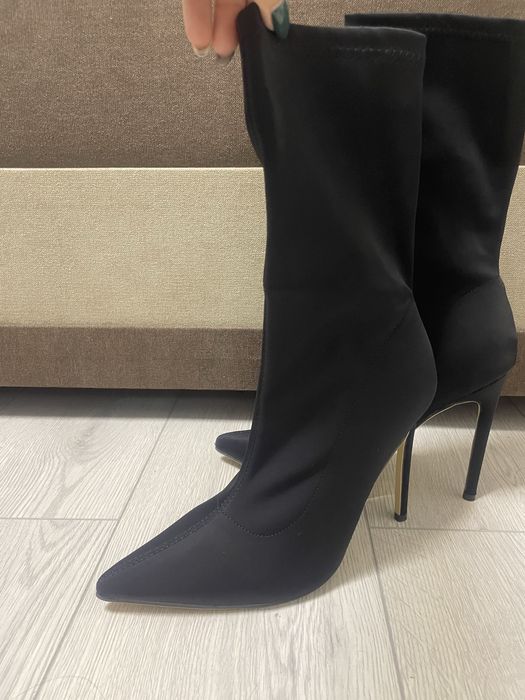 Черни боти с ток