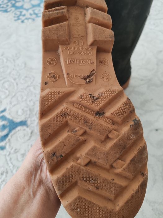 Продам сапоги  резиновые гелевые