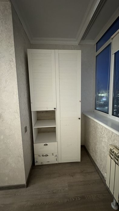 Шкаф белый с  ящиками и