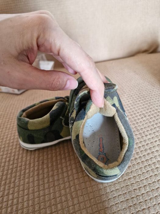 Кроссовки, сандалии