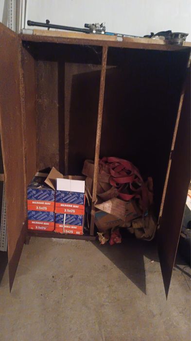 Металлический шкаф