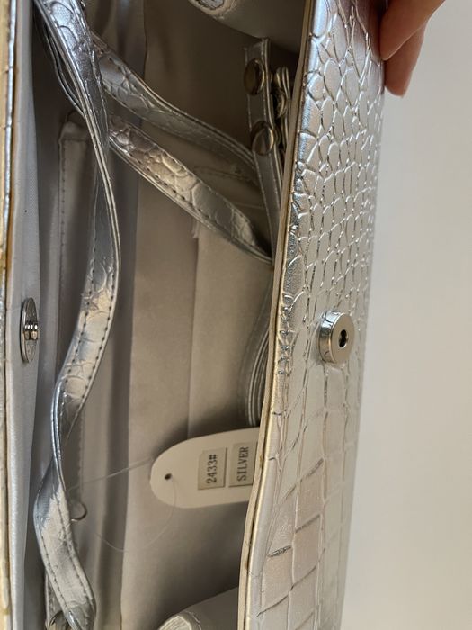 Продам серебристый клатч