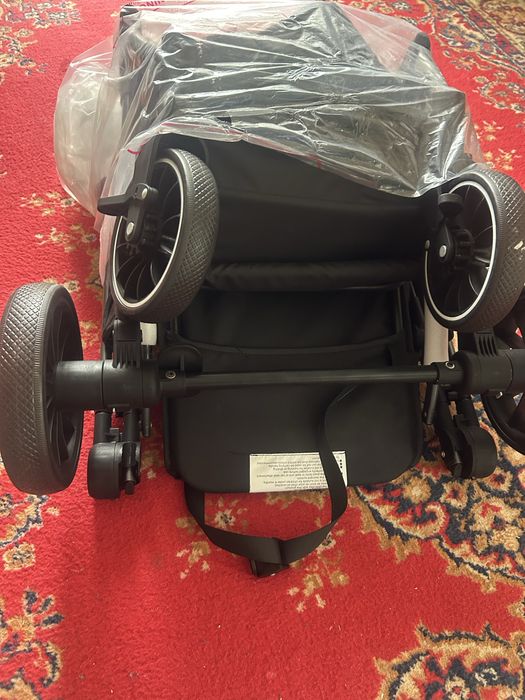 Новая коляска продам