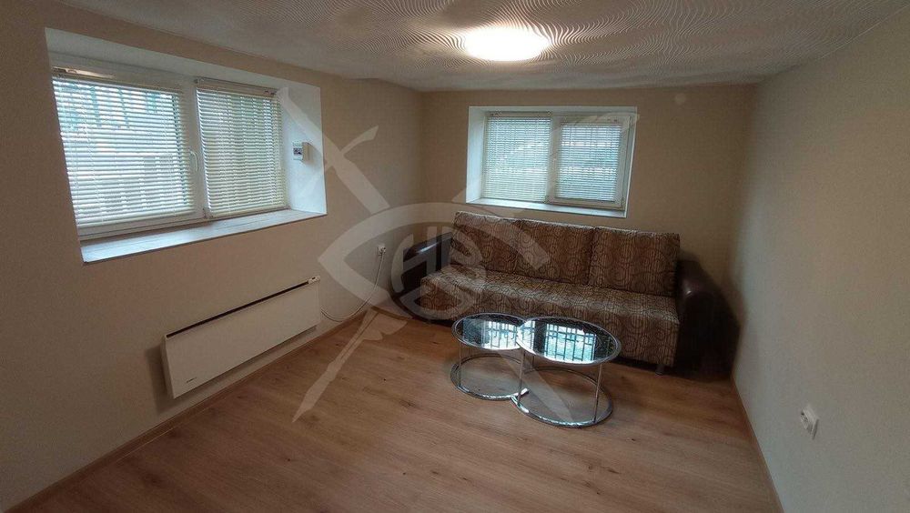 Дава се под наем Етаж от къща в Варна, Колхозен пазар - 60 кв.м за 475 € - Снимка #1