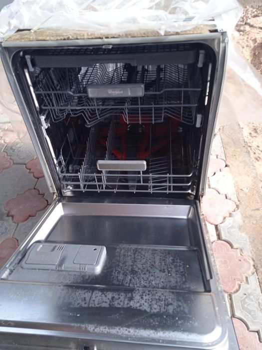 Продам посудомоечную машину whirlpool