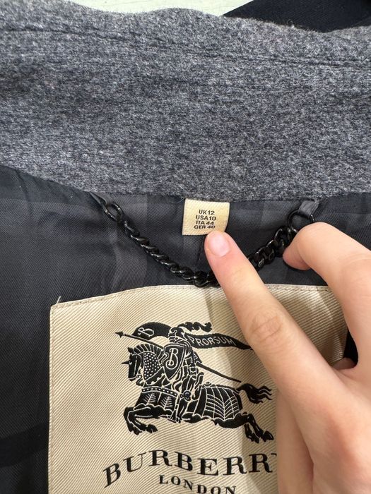 Серое пальто Burberry