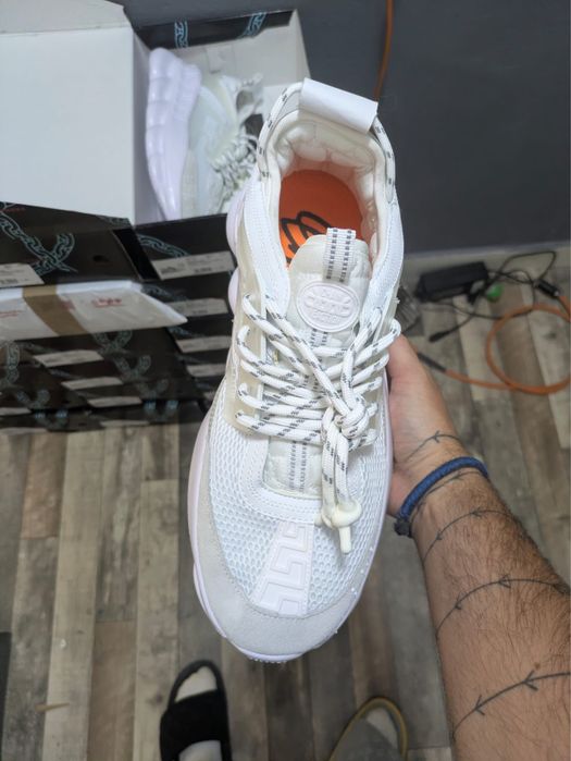 versace chain reaction