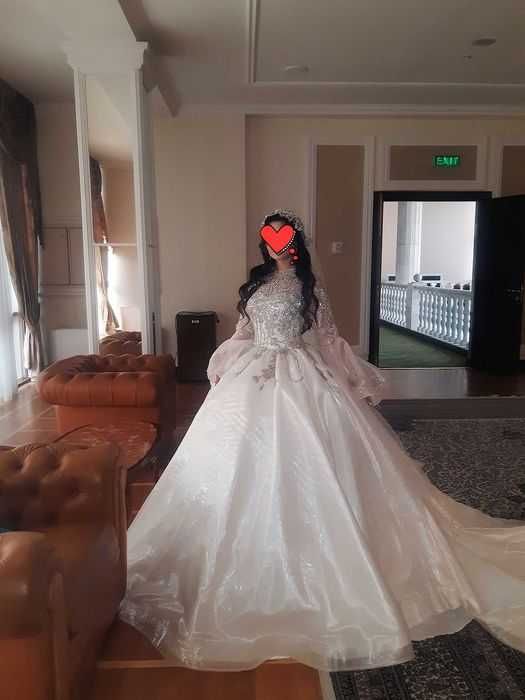 Свадебное платье продам срочно