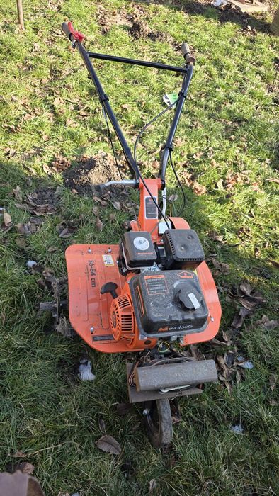 Vând motosapă    ..