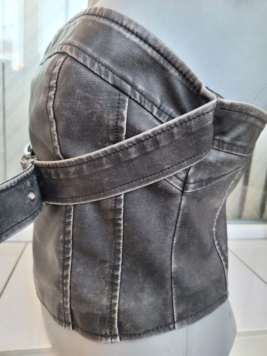 Ново кожено бюстие М и Л