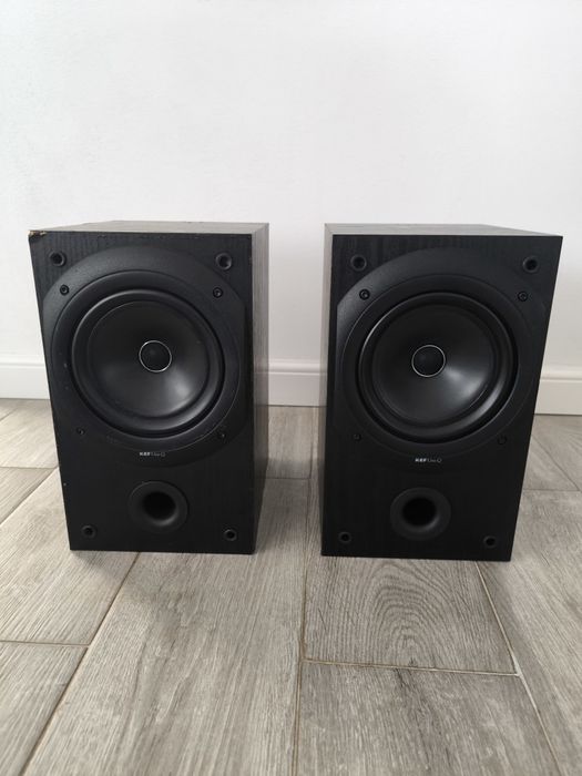 Boxe England KEF Q10