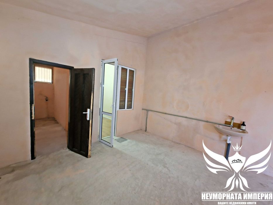 Продавам склад/селскостопанска сграда 166РЗП и земя 310кв в с.Червен