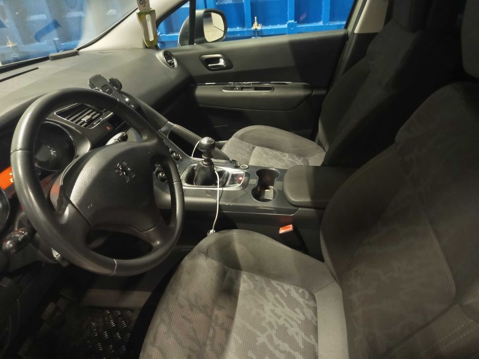 Vând Peugeot 3008 din 2011