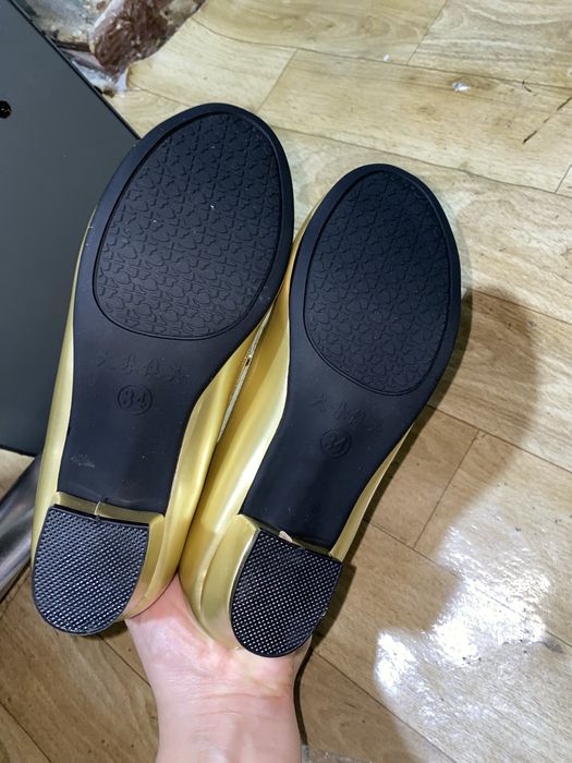 Танцевальные золотистые туфли