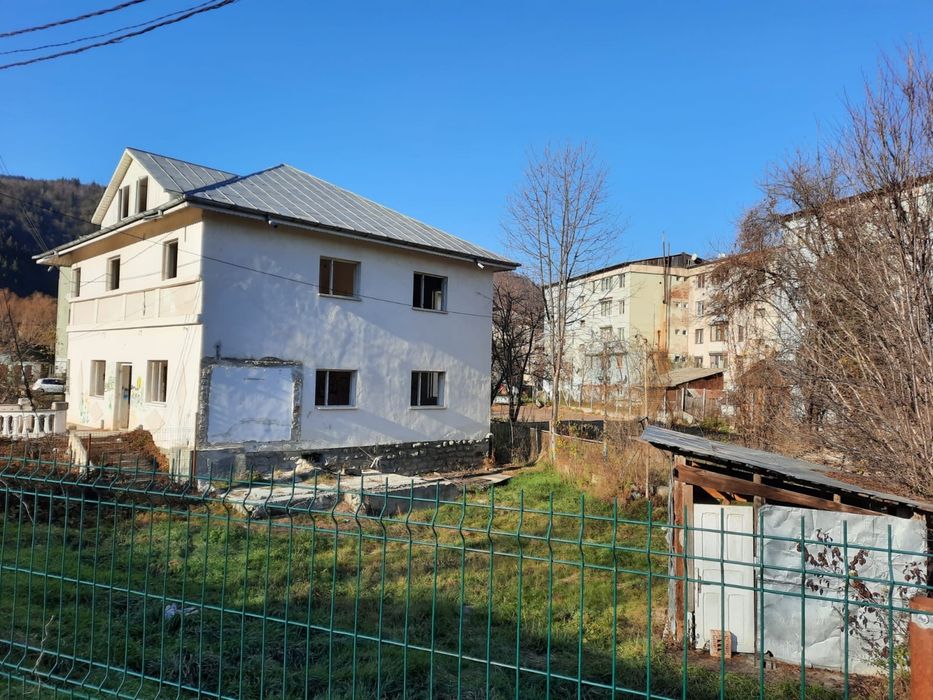 Vând teren intravilan Bicaz– utilități + acces bun