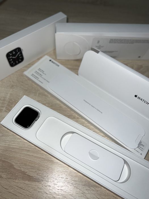 Смарт часы Apple Watch Series SE 2022