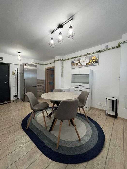 Ofer spre închiriere apartament de 2 camere în spatele Primăriei, în centrul Craiovei