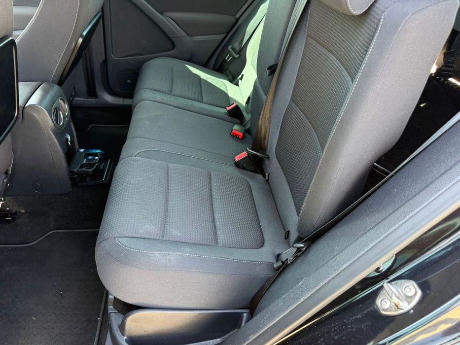 Dezmembrez Vw tiguan negru lc9x 2011 2.0 tdi CFFB volan stanga