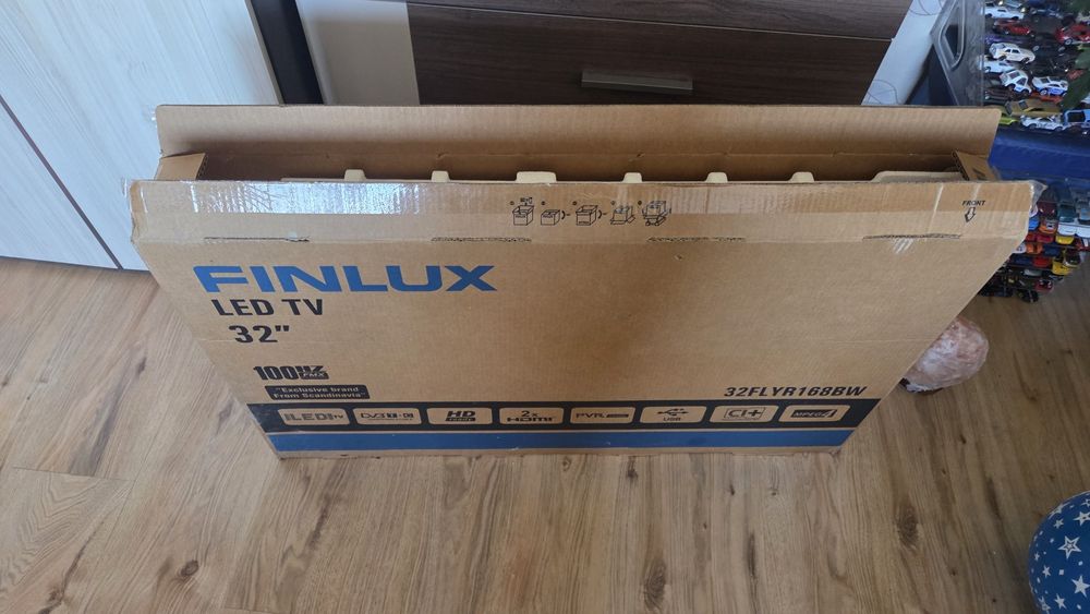 Телевизор  Finlux 32 инча Бял