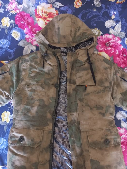 Куртка военного дизайна.