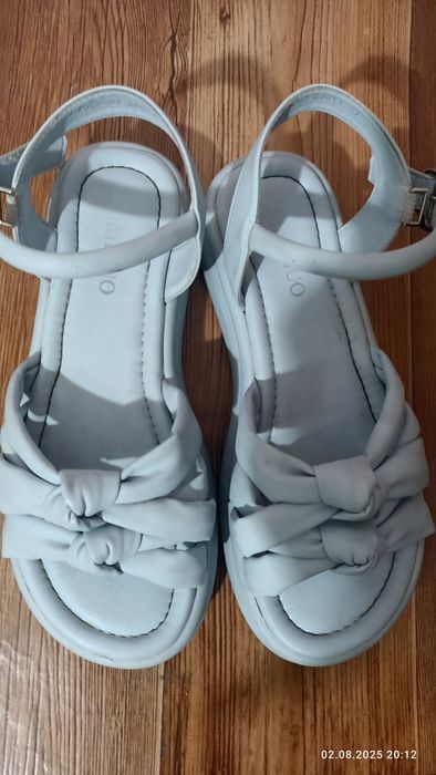 Продам кожаные босоножки 37 р