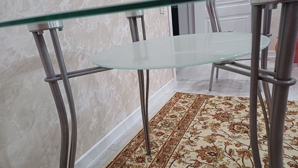 Продам Стол стеклянный