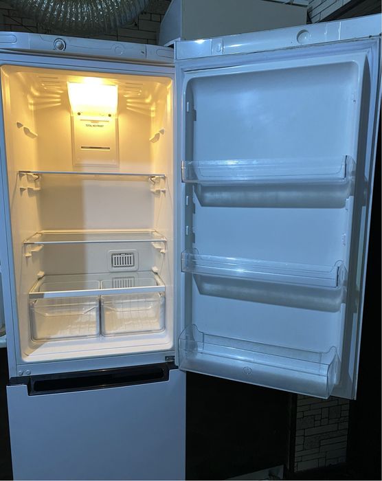Холодильник Indesit