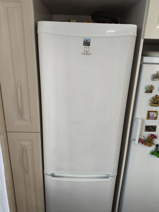 Холодильник Indesit