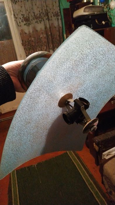 Продам люстру трёх ламповая