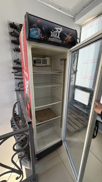 Холодильник витринный