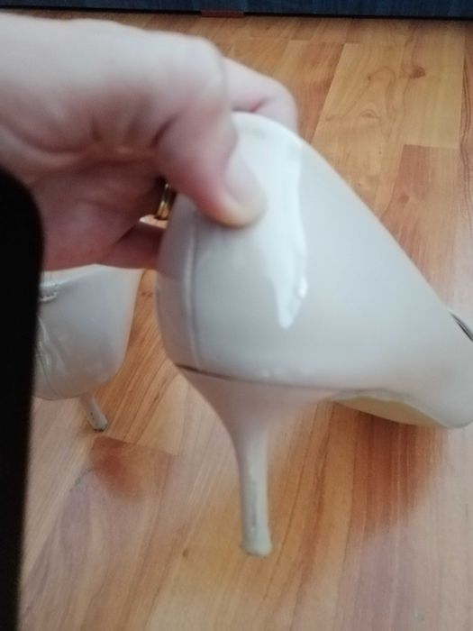 Pantofi stiletto nude