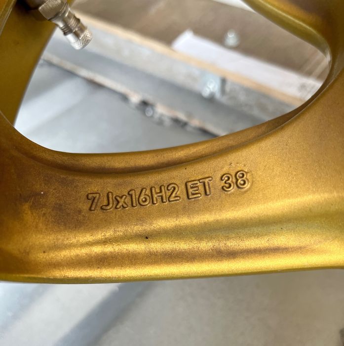 Алуминиеви джанти с гуми