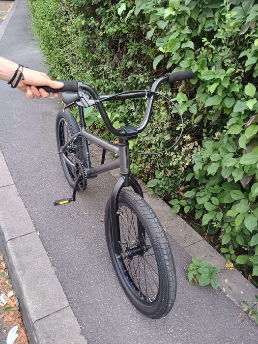 Vând Bicicletă BMX