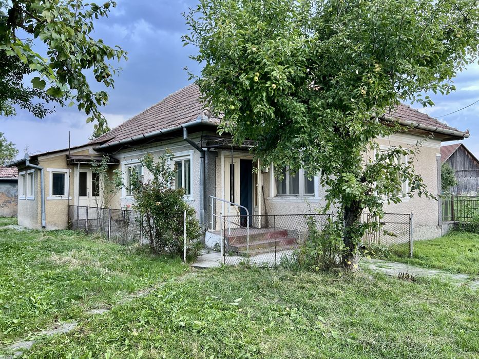 Proprietate casa în centru Bonțida, ideal pentru dezvoltatori, 200 m de Castelul Bánffy, teren 1.642 mp