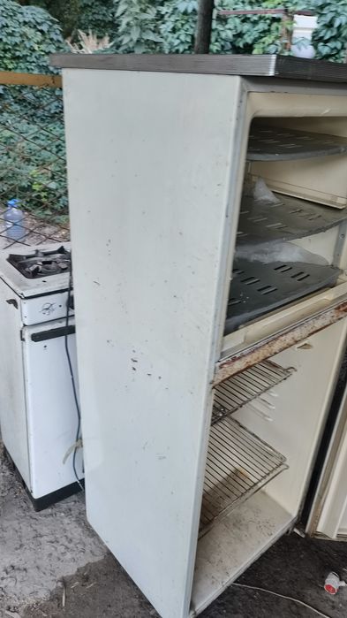 Продам рабочий холодильник