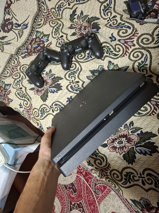 Playstation 4 slim