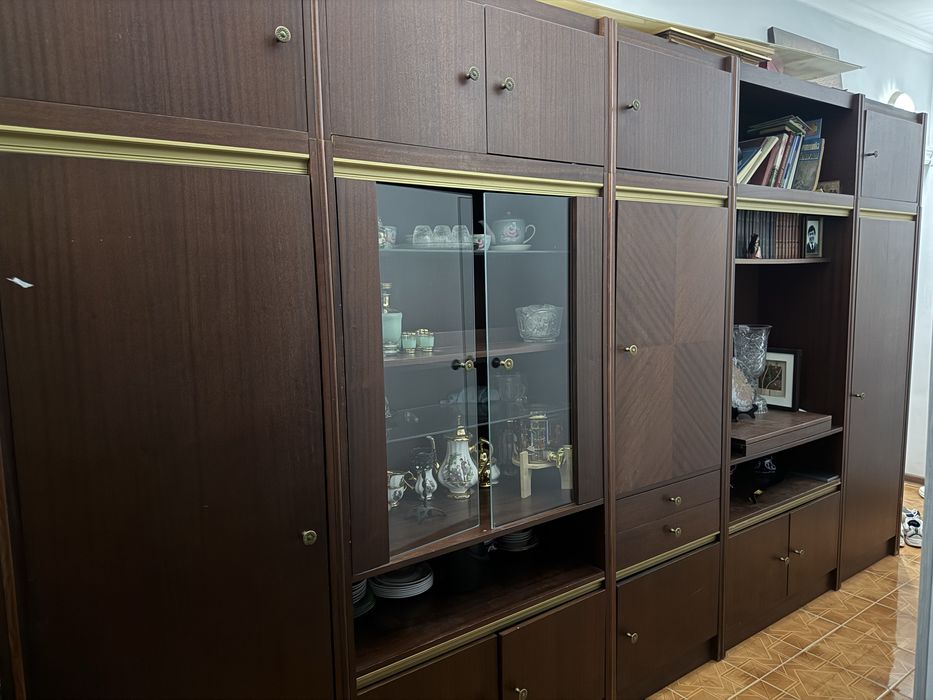 Срочно!!! продается чешская стенка из красного дерева и шкаф