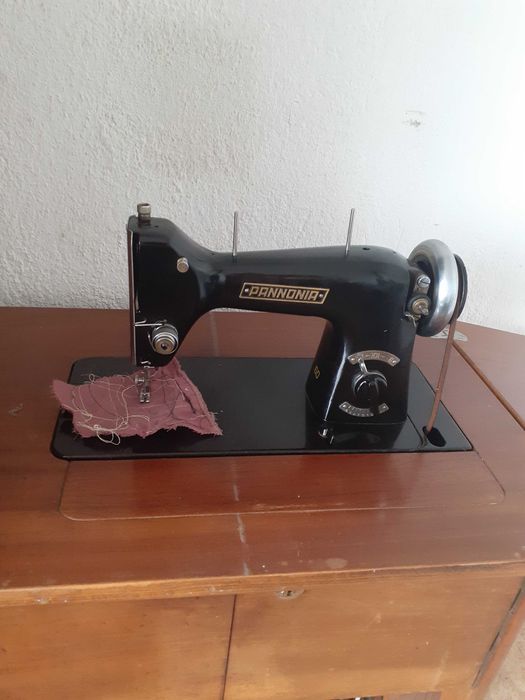продавам крачна шевна машина Панония,работеща,запазена